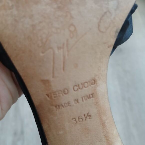 Elegant Black Women's Sandals with Rhinestone Detail - Picture 5 of 6